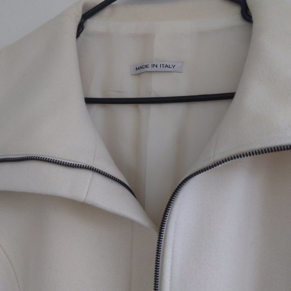 Second-hand women's clothing